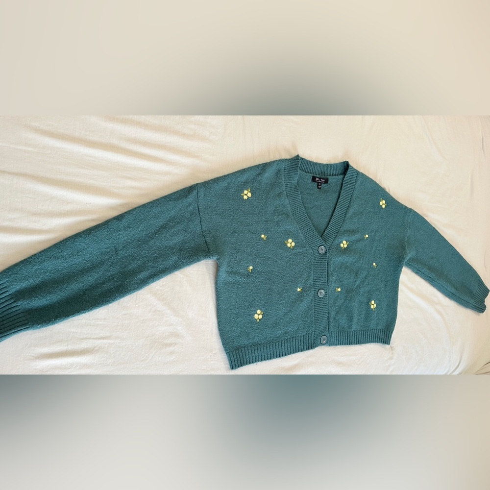 Witty Fox Ditzy Floral Crop Button Cardigan - Green - XL - Picture 8 of 14